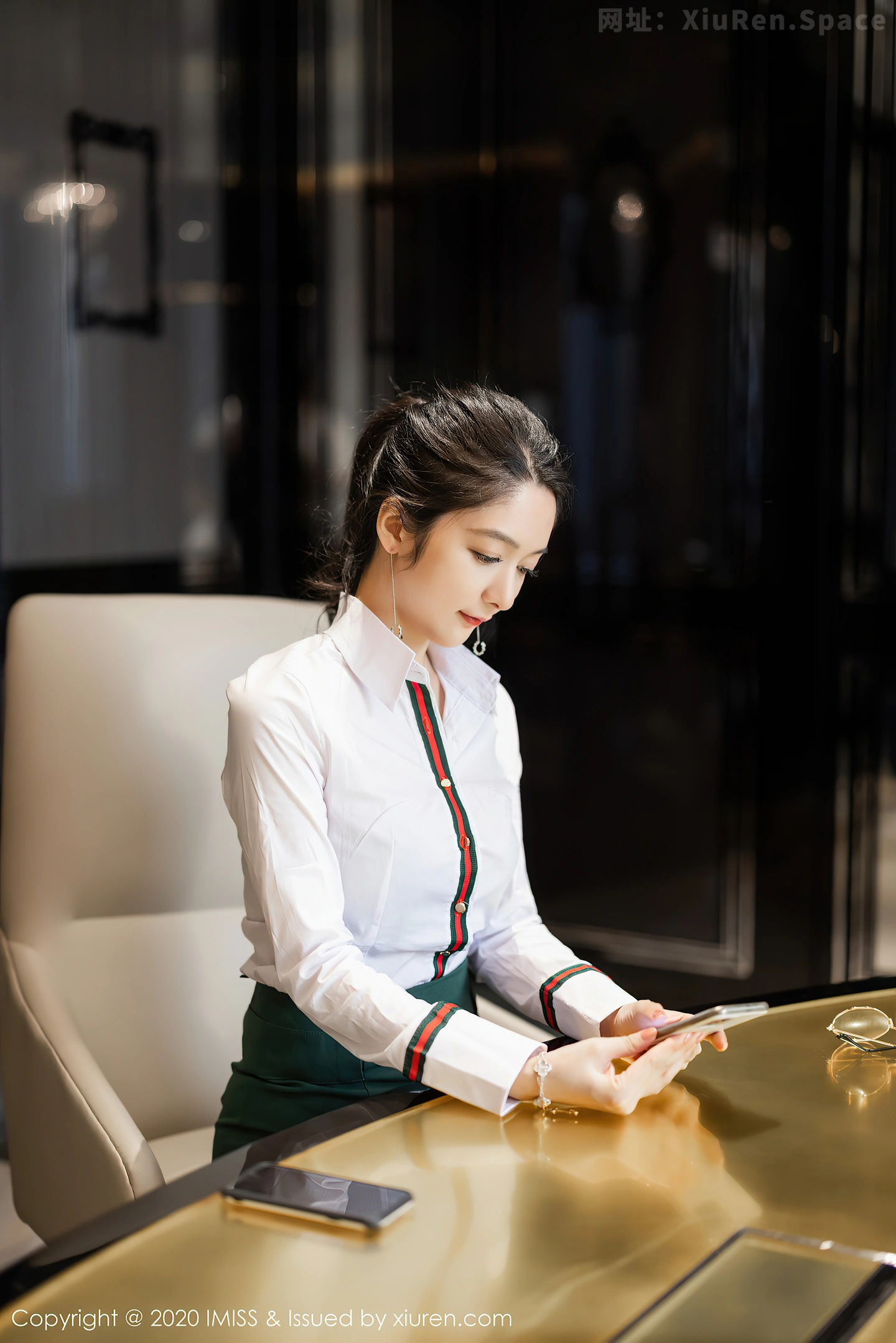 图片[2]-[IMISS爱蜜社]Vol.521 女神Angela小热巴都市风格职业OL主题半脱内衣露豪乳诱惑写真54P-秀人网官方网站